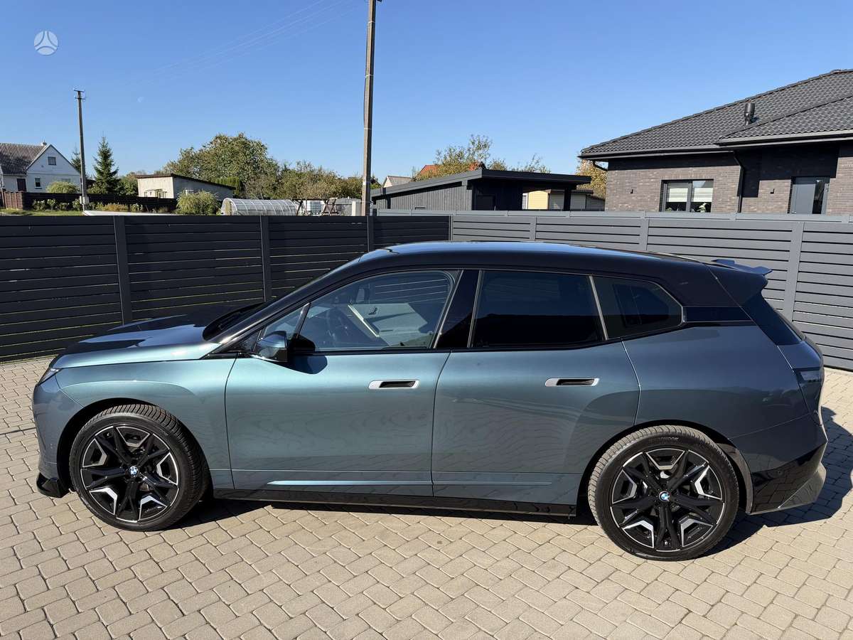 BMW iX, 77 kWh, off-road / crossover