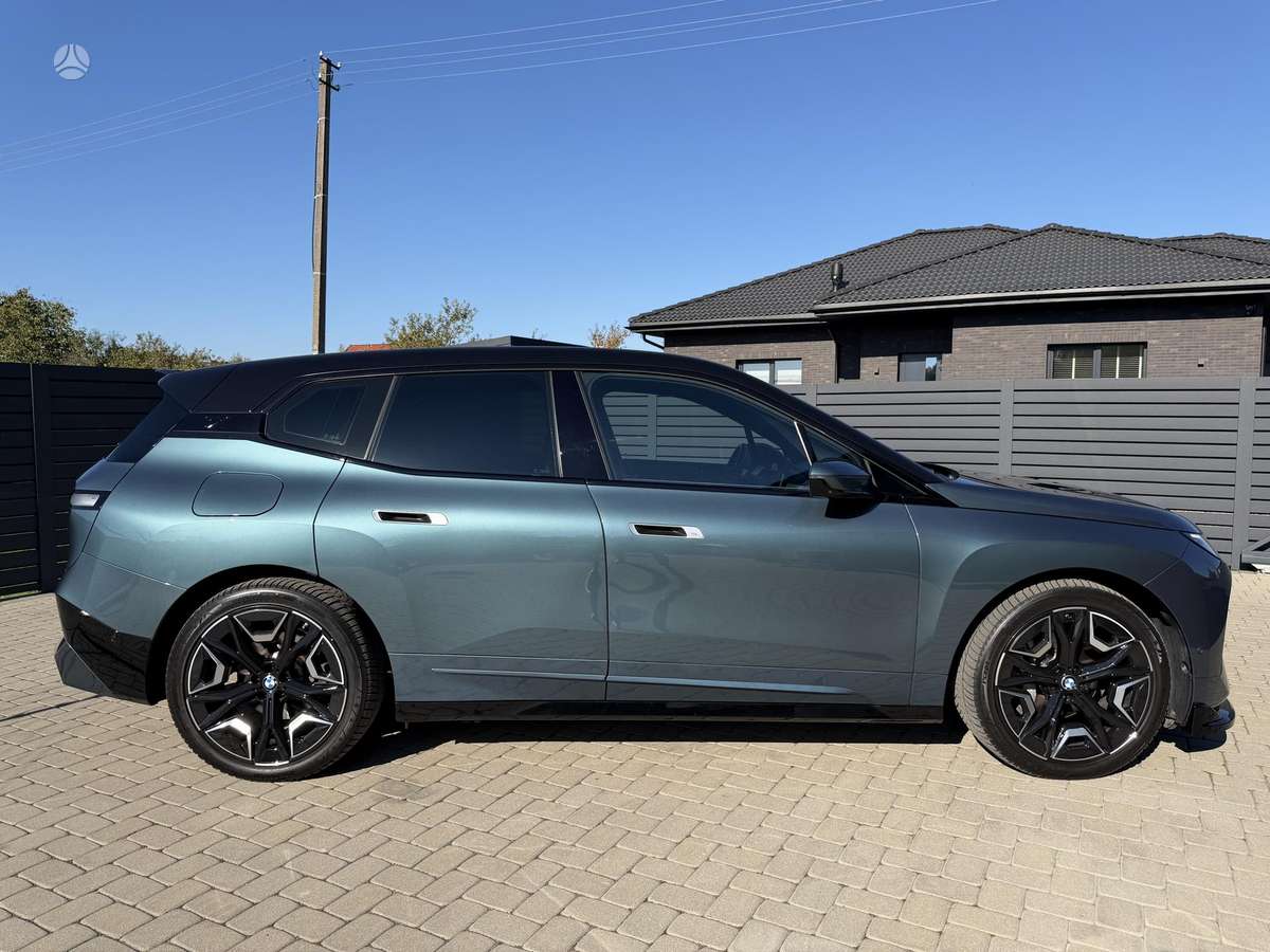 BMW iX, 77 kWh, off-road / crossover