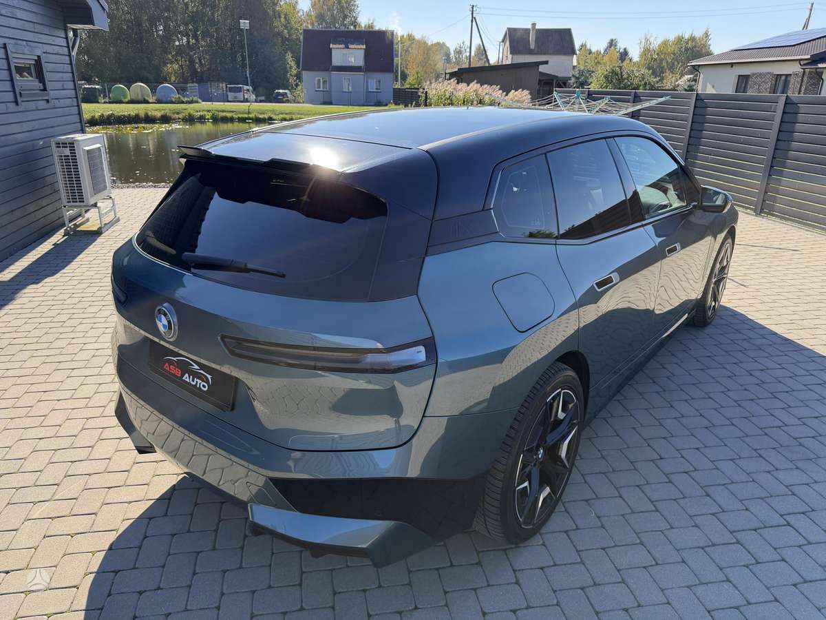 BMW iX, 77 kWh, off-road / crossover