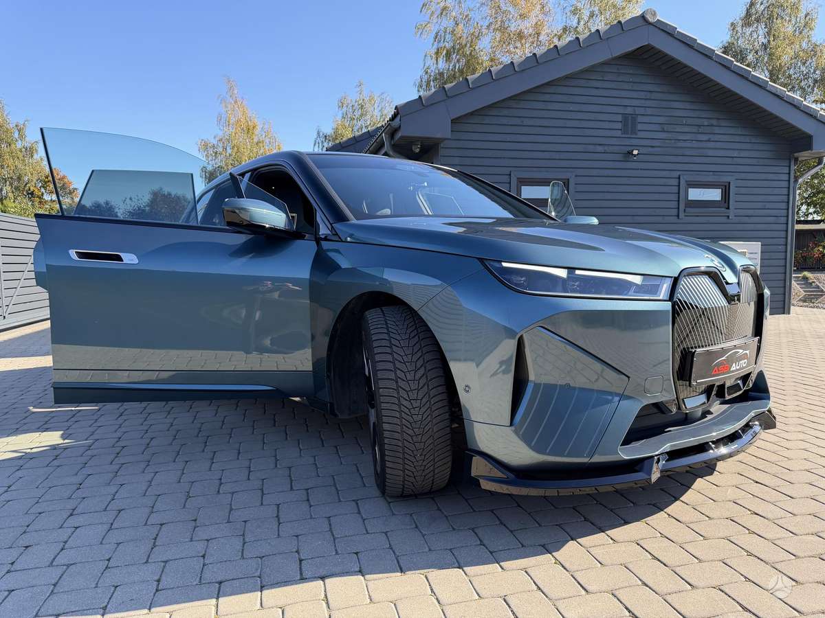 BMW iX, 77 kWh, off-road / crossover