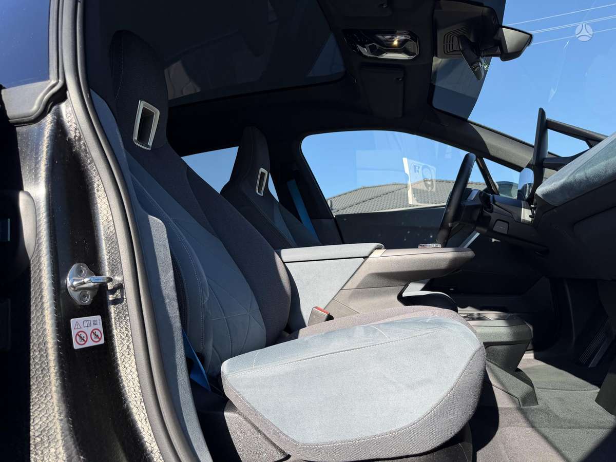 BMW iX, 77 kWh, off-road / crossover