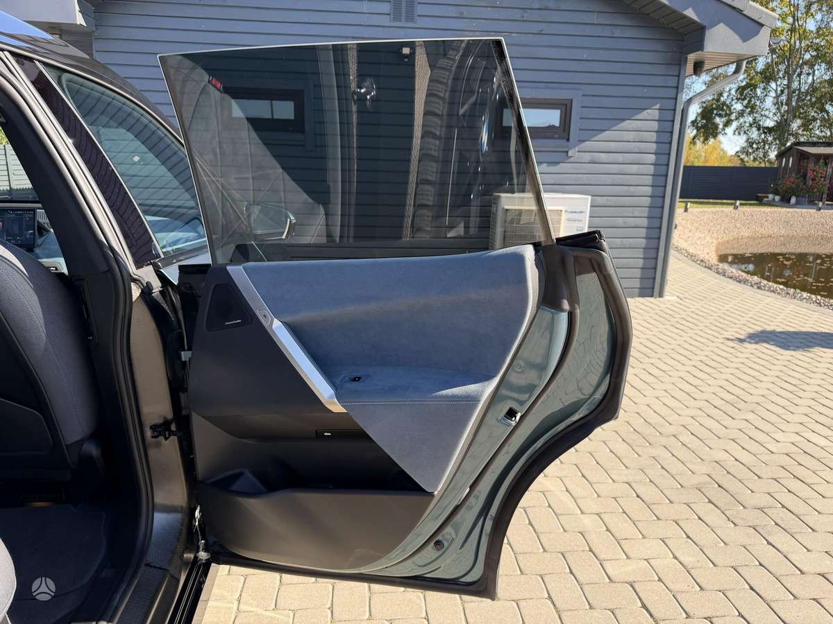 BMW iX, 77 kWh, off-road / crossover