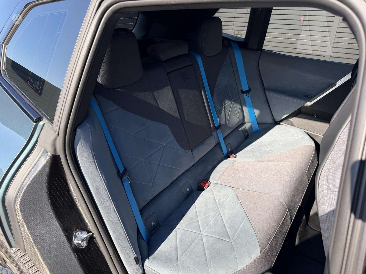 BMW iX, 77 kWh, off-road / crossover