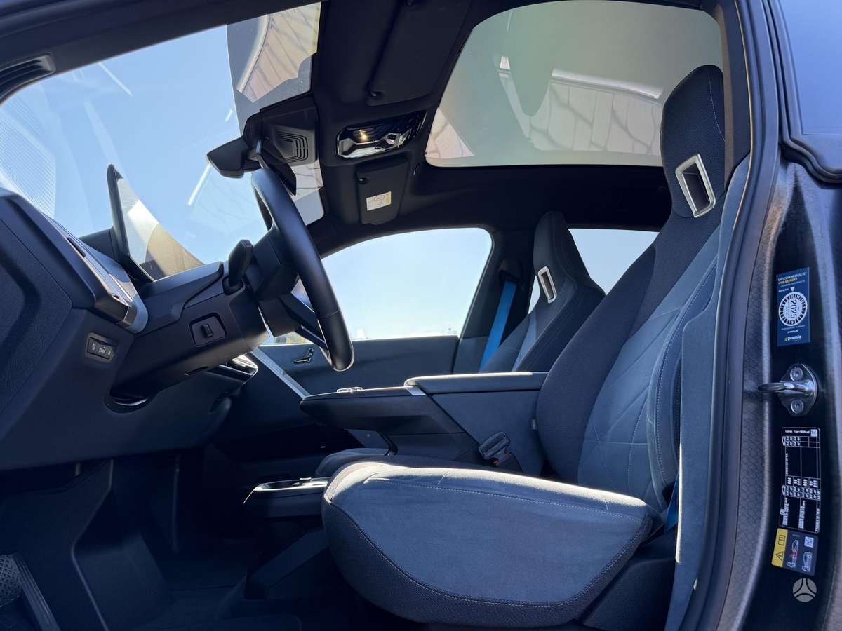 BMW iX, 77 kWh, off-road / crossover