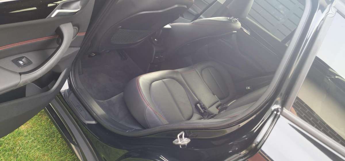 BMW X1, 2.0 l., off-road / crossover