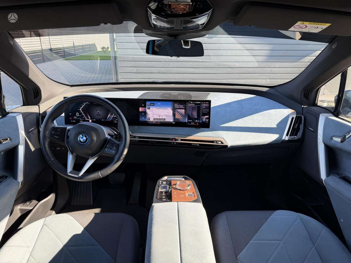 BMW iX, 77 kWh, off-road / crossover