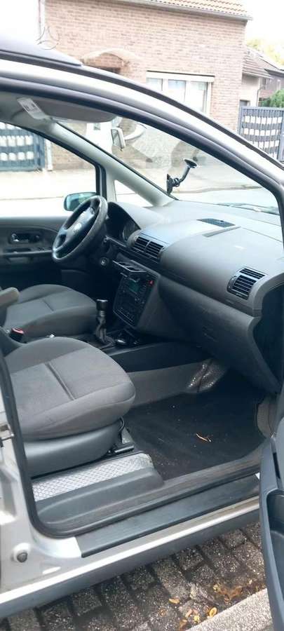 Seat Alhambra dalimis