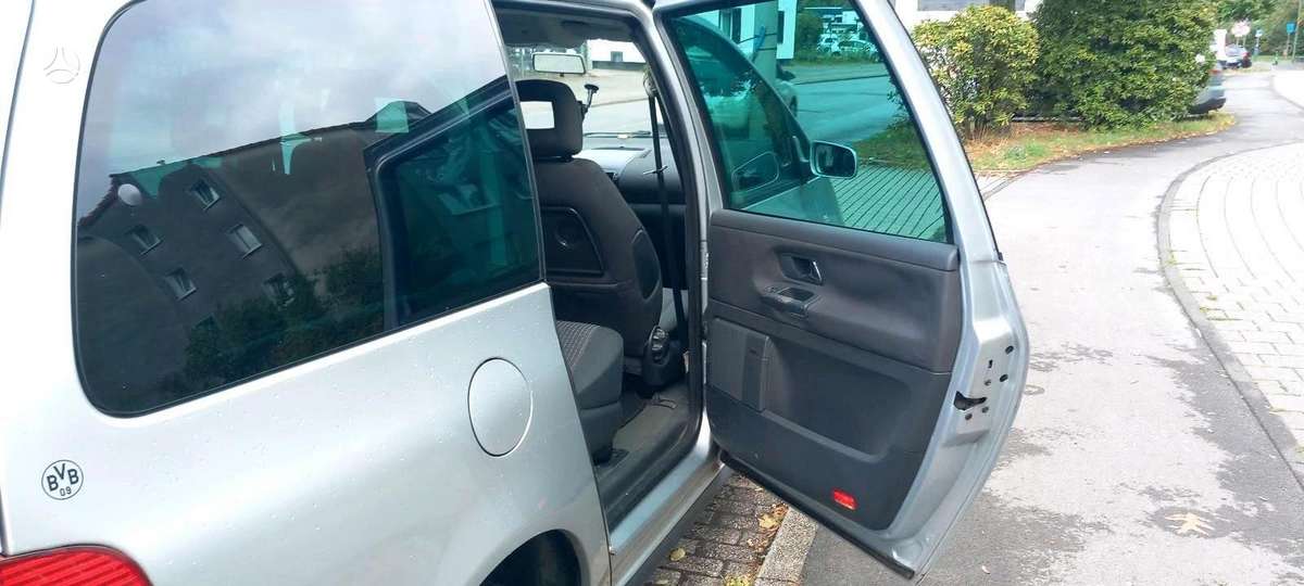 Seat Alhambra dalimis