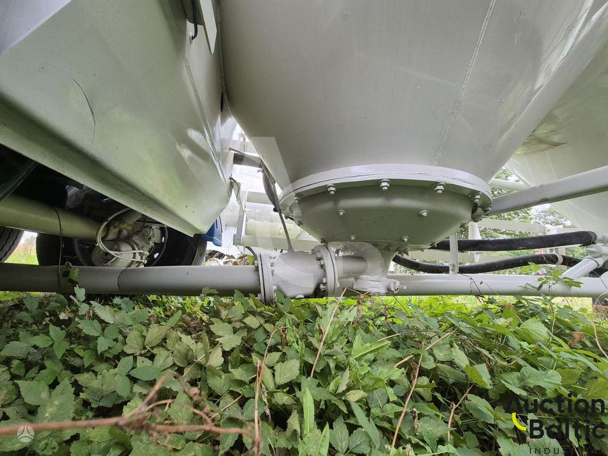 Spitzer FSF 330, cisternas