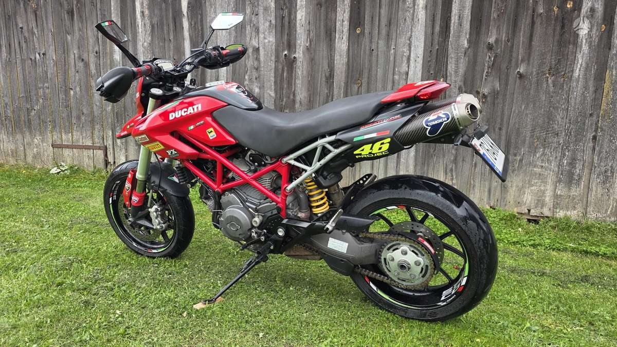 Ducati Hypermotard, supermoto
