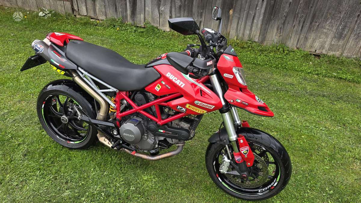 Ducati Hypermotard, supermoto