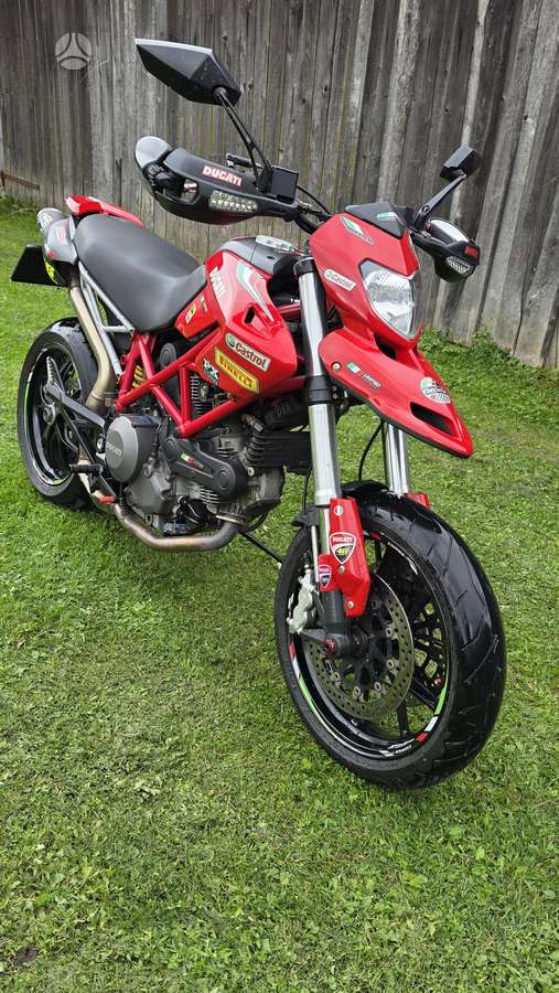 Ducati Hypermotard, supermoto