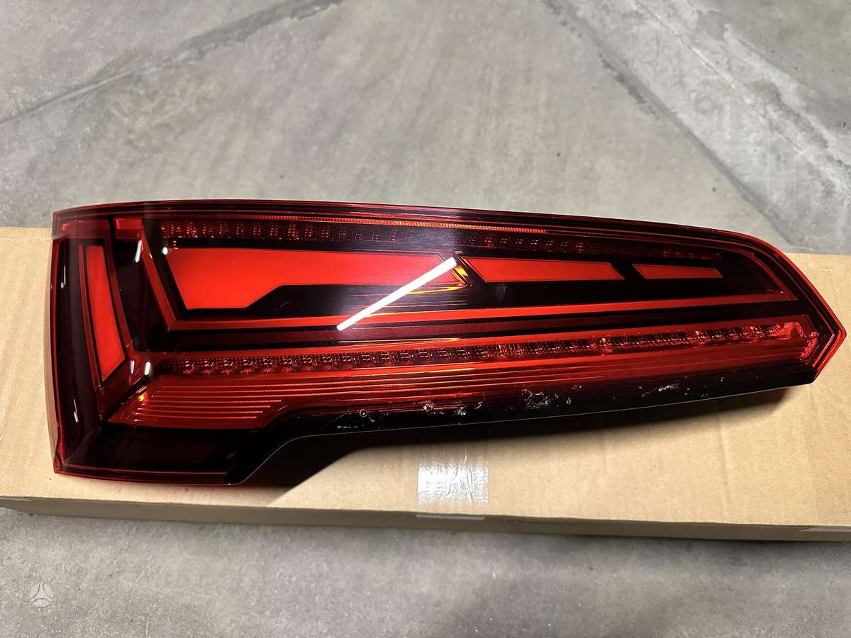 Audi SQ5 gaismas