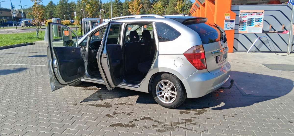 Honda FR-V, 2.2 l., mpv / minivan