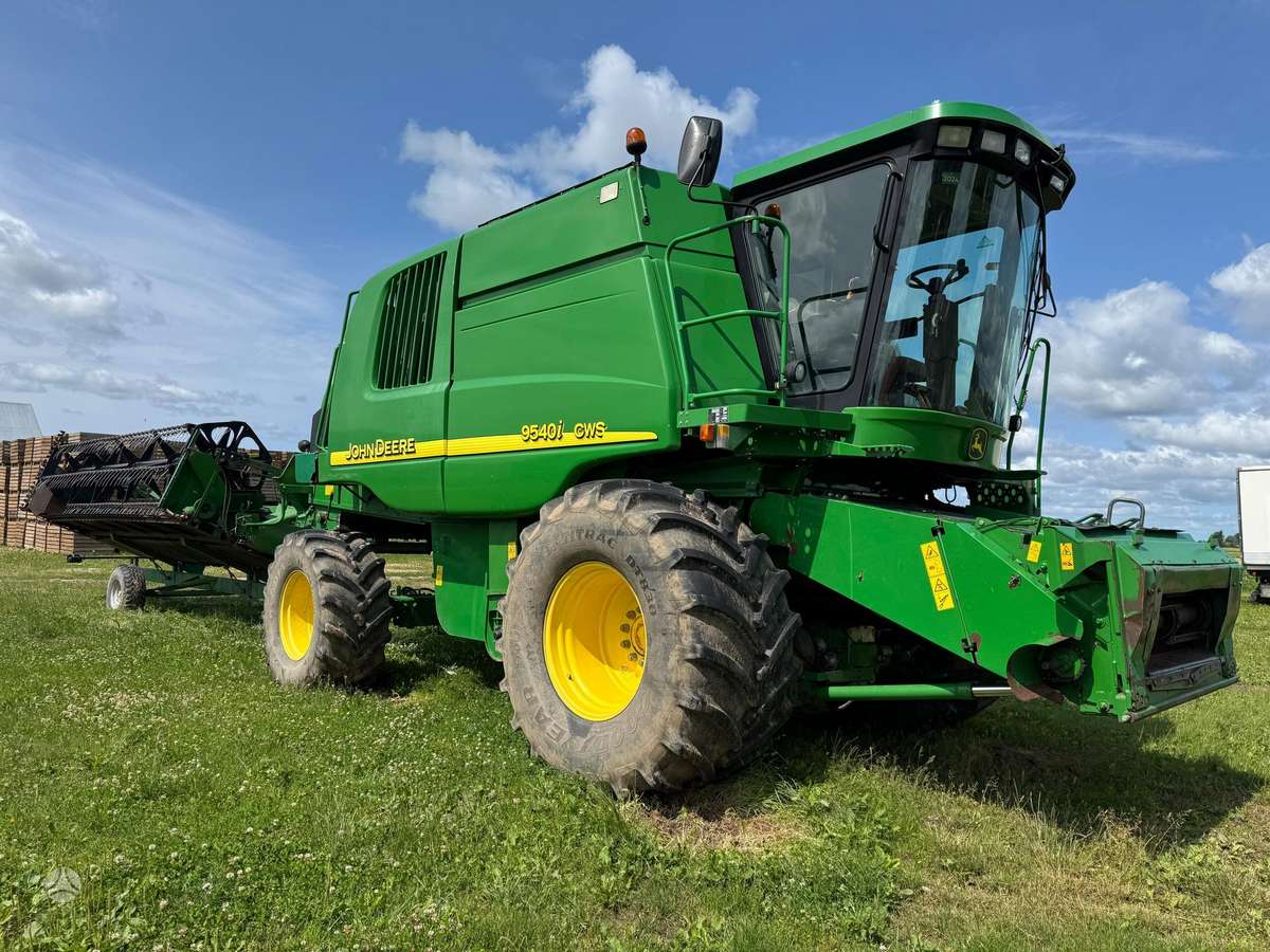 John Deere 9540, kombainai