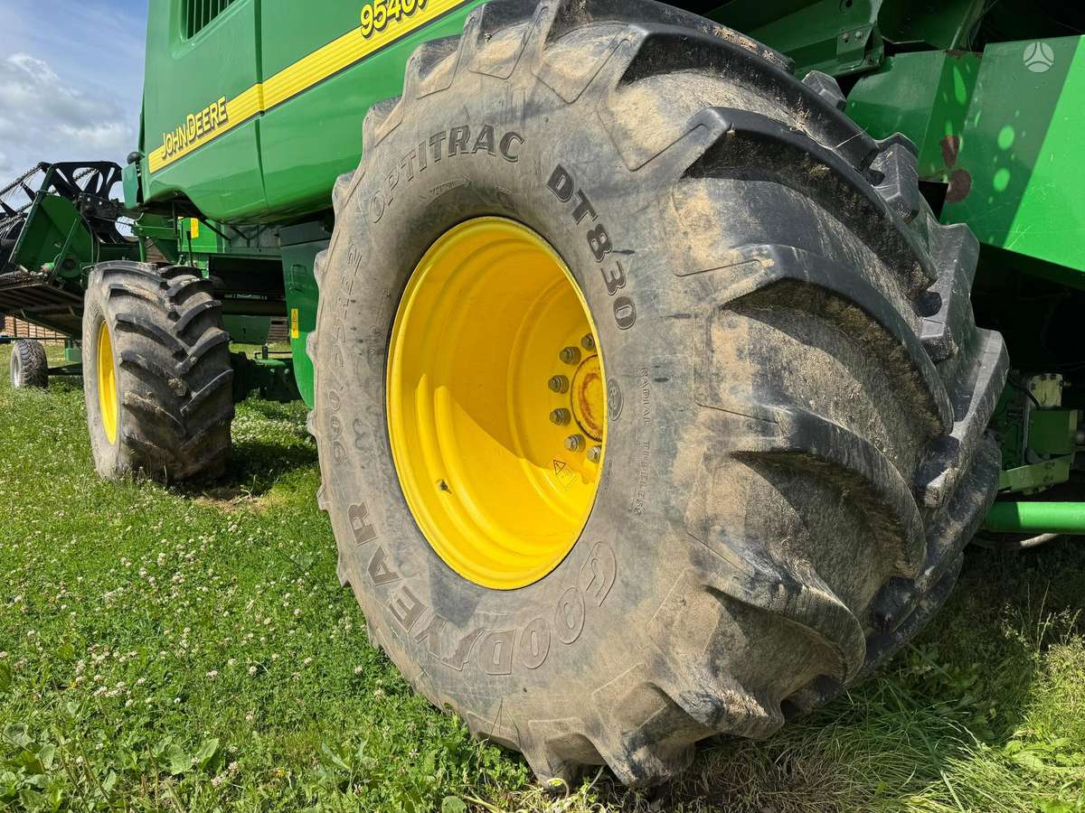John Deere 9540, kombainai