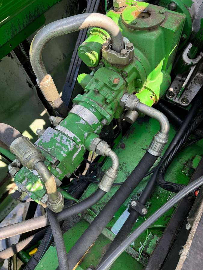 John Deere 9540, kombainai