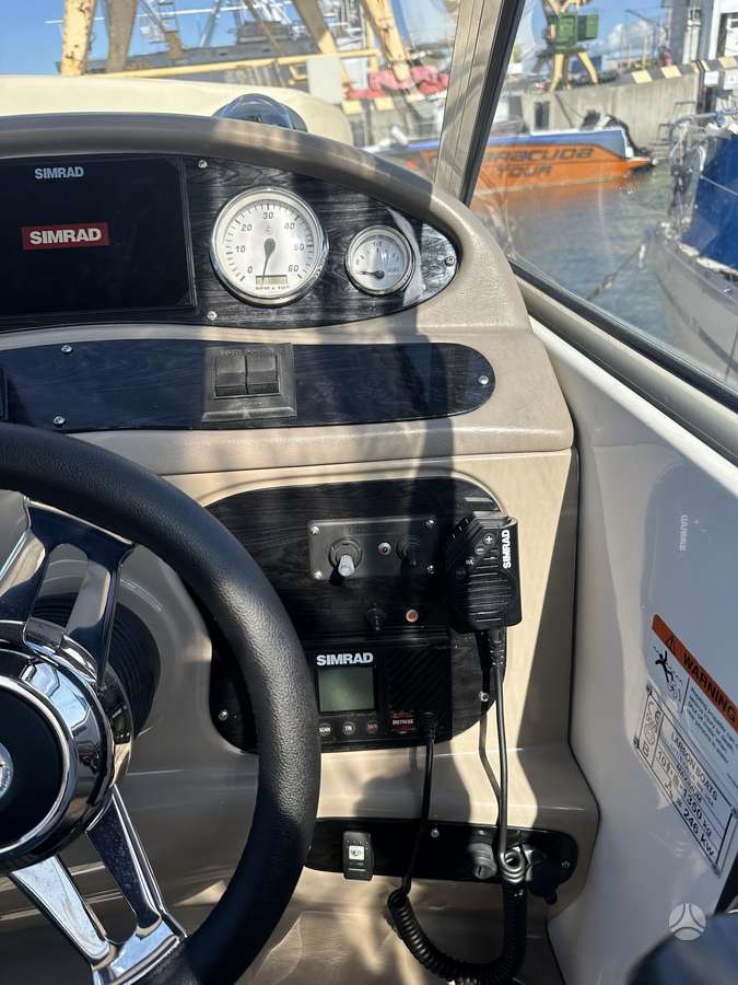 Larson Cabrio 260, яхты / катера