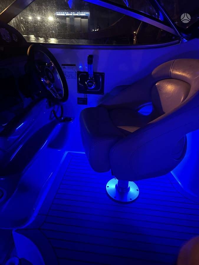 Larson Cabrio 260, yachts / cruisers