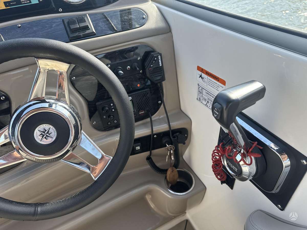Larson Cabrio 260, yachts / cruisers