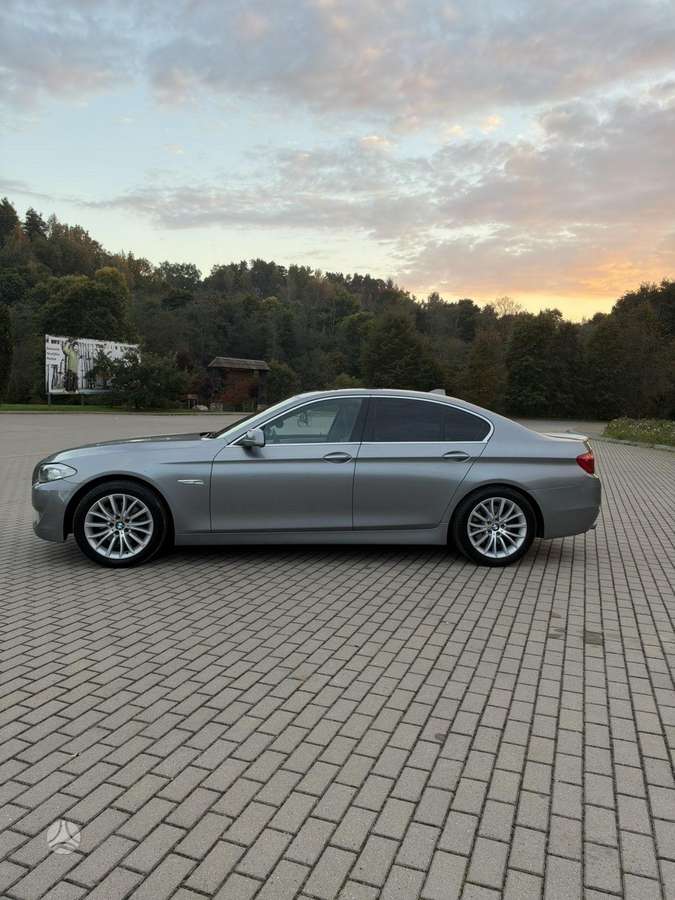 BMW 528, sedanas