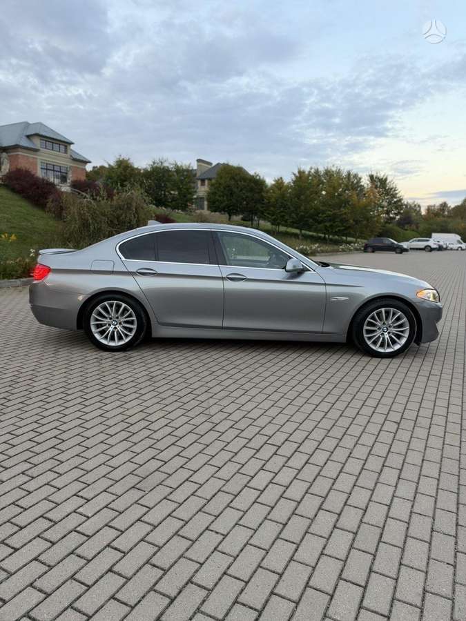BMW 528, saloon / sedan