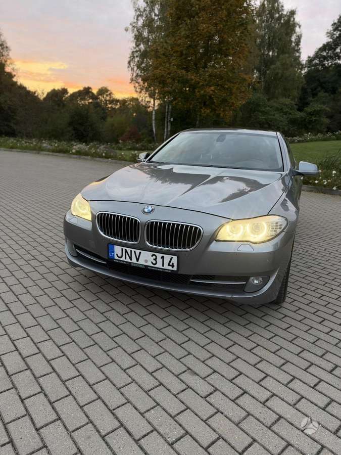 BMW 528, sedanas