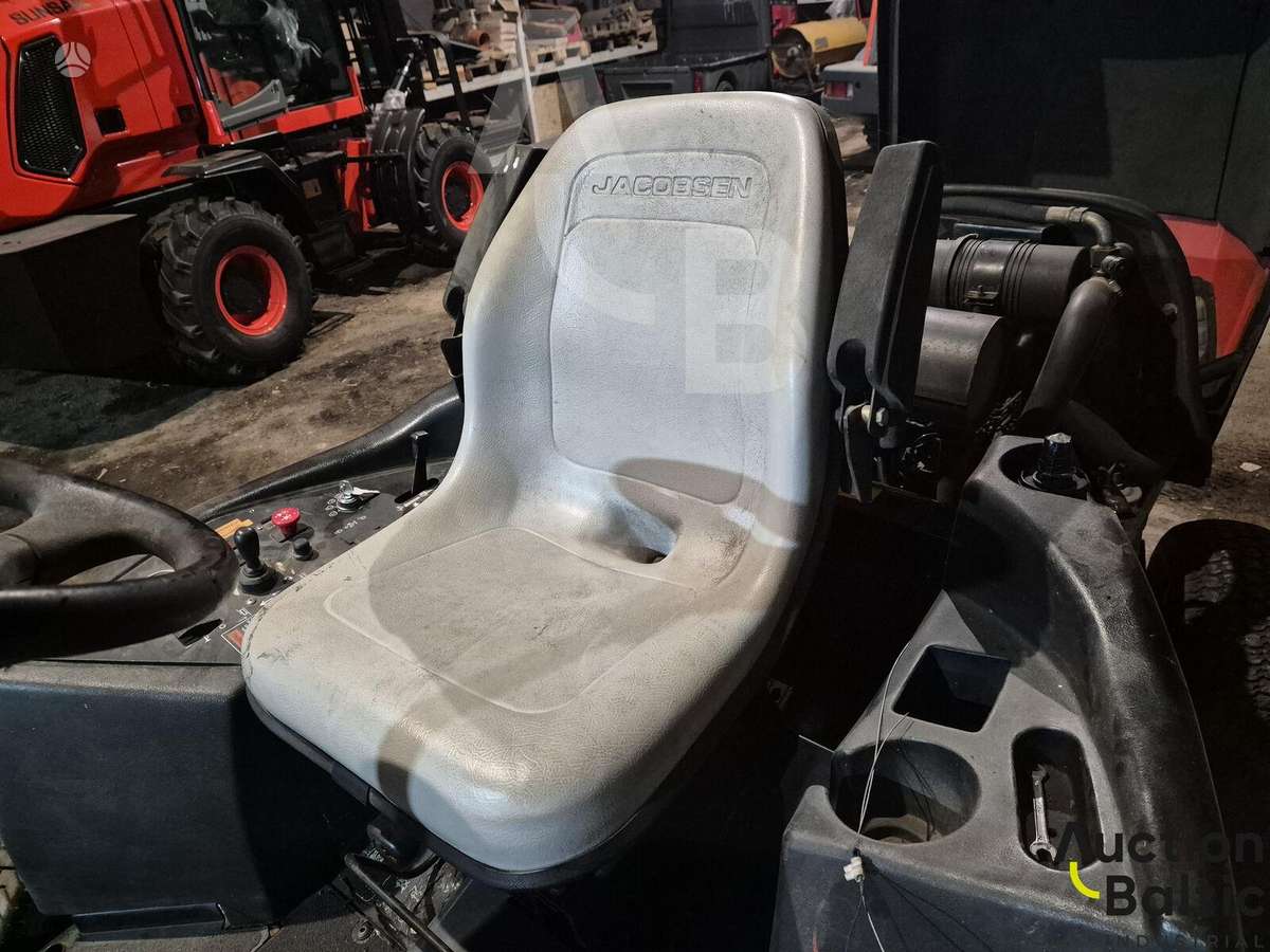 Jacobsen LF 3800 4WD, садовые тракторы