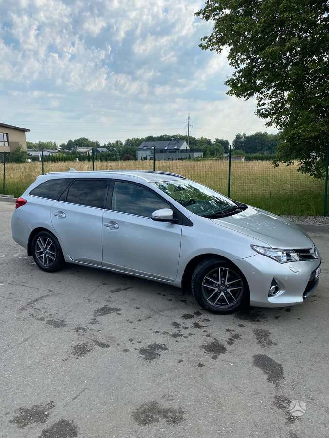 Toyota Auris, 2.0 l., wagon