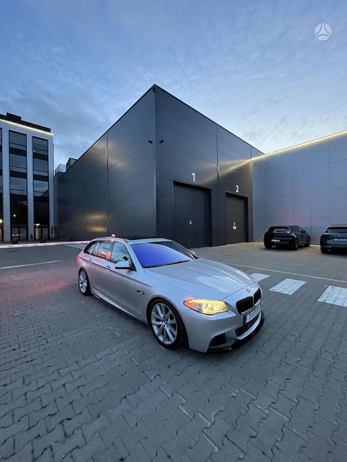 BMW 535, universalas