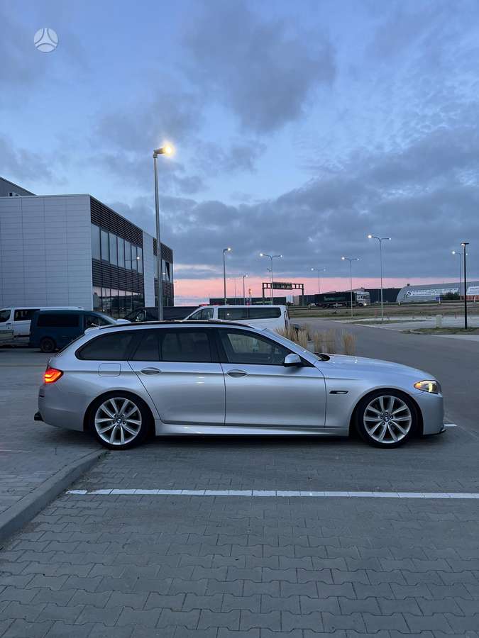 BMW 535, universalas