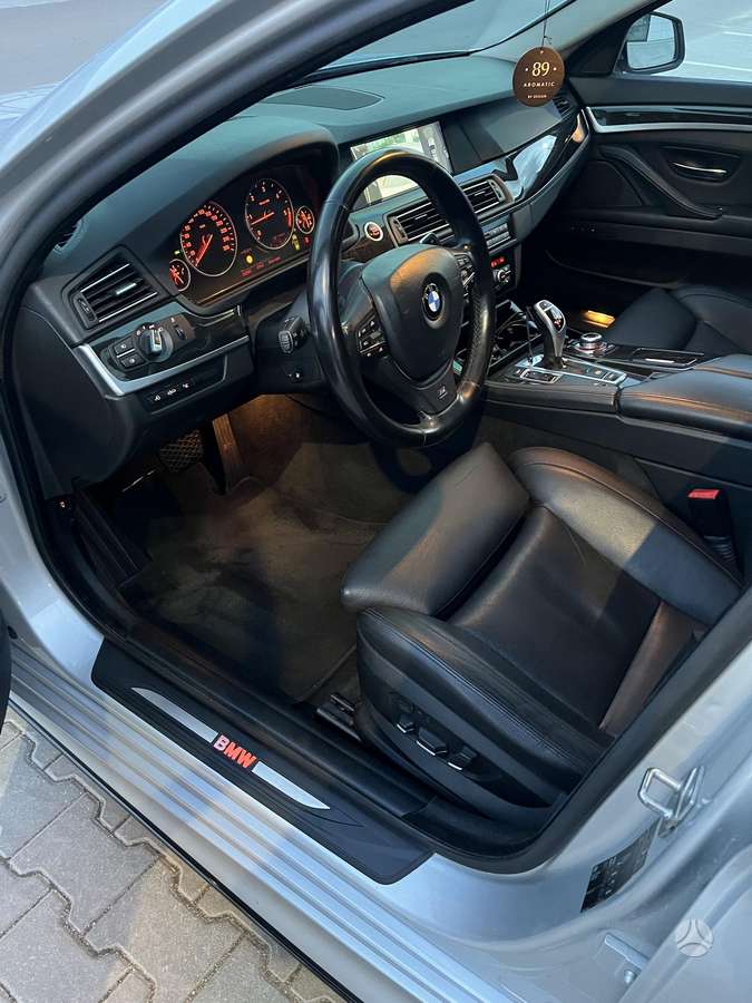 BMW 535, universalas