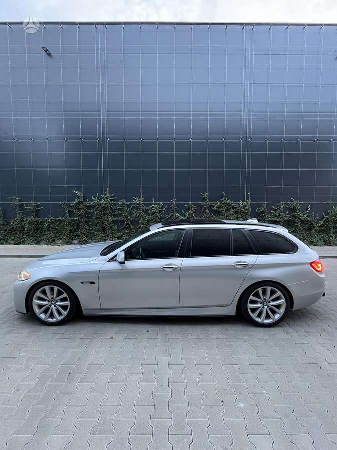 BMW 535, universalas