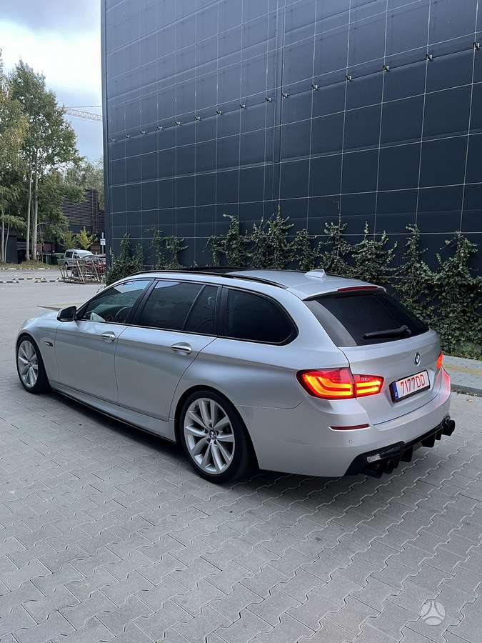 BMW 535, universalas
