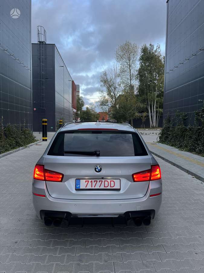 BMW 535, universalas