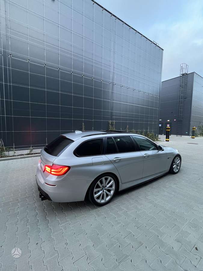 BMW 535, universalas