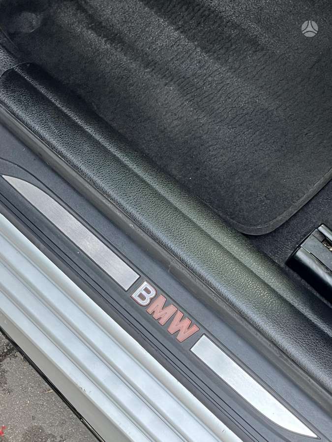 BMW 535, universalas