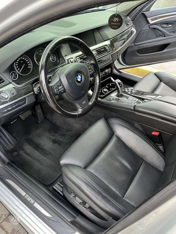 BMW 535, universalas
