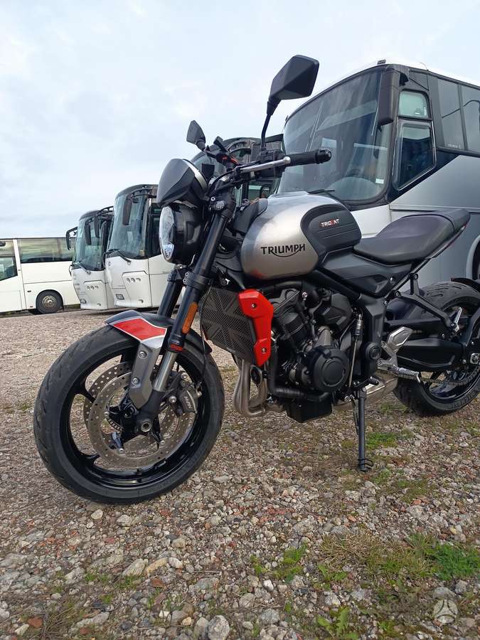 Triumph Trident 660cc, ielas motocikls