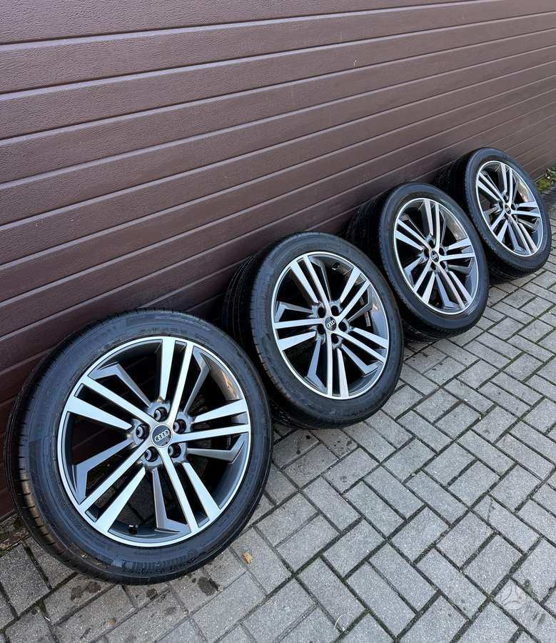 Audi Q5 S-Line, light alloy, R20