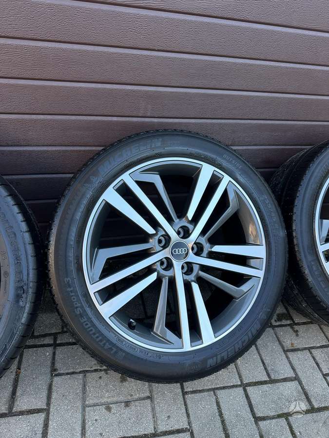 Audi Q5 S-Line, light alloy, R20
