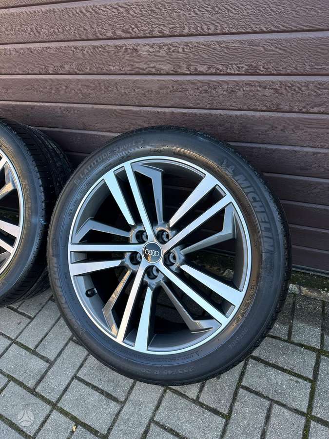 Audi Q5 S-Line, light alloy, R20