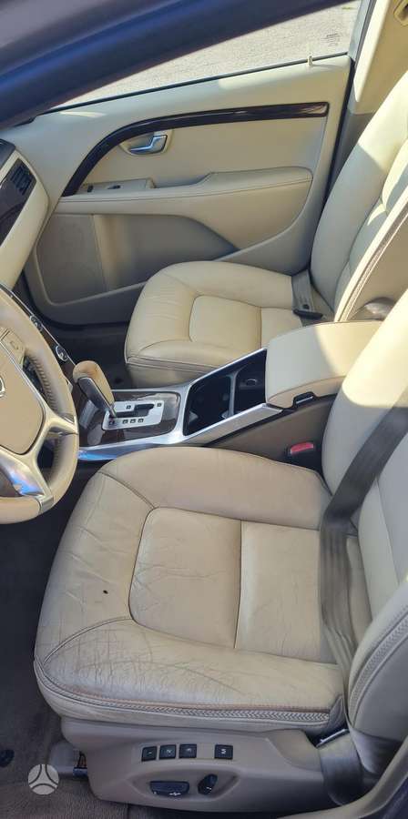Volvo XC70, 3.2 l., off-road / crossover