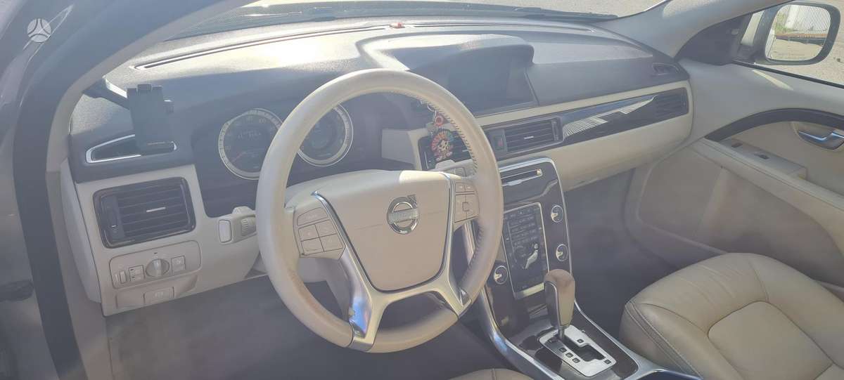 Volvo XC70, 3.2 l., off-road / crossover