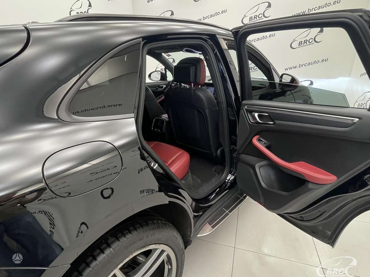 Porsche Macan, 2.0 l., off-road / crossover