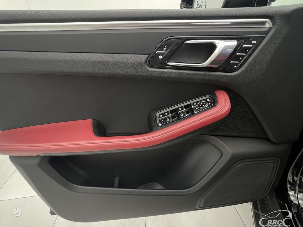 Porsche Macan, 2.0 l., off-road / crossover