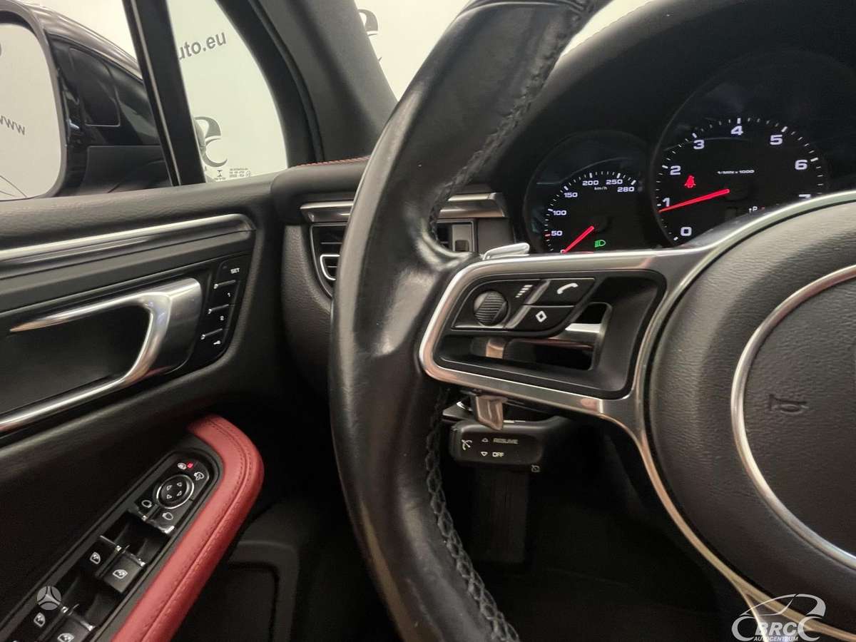 Porsche Macan, 2.0 l., off-road / crossover