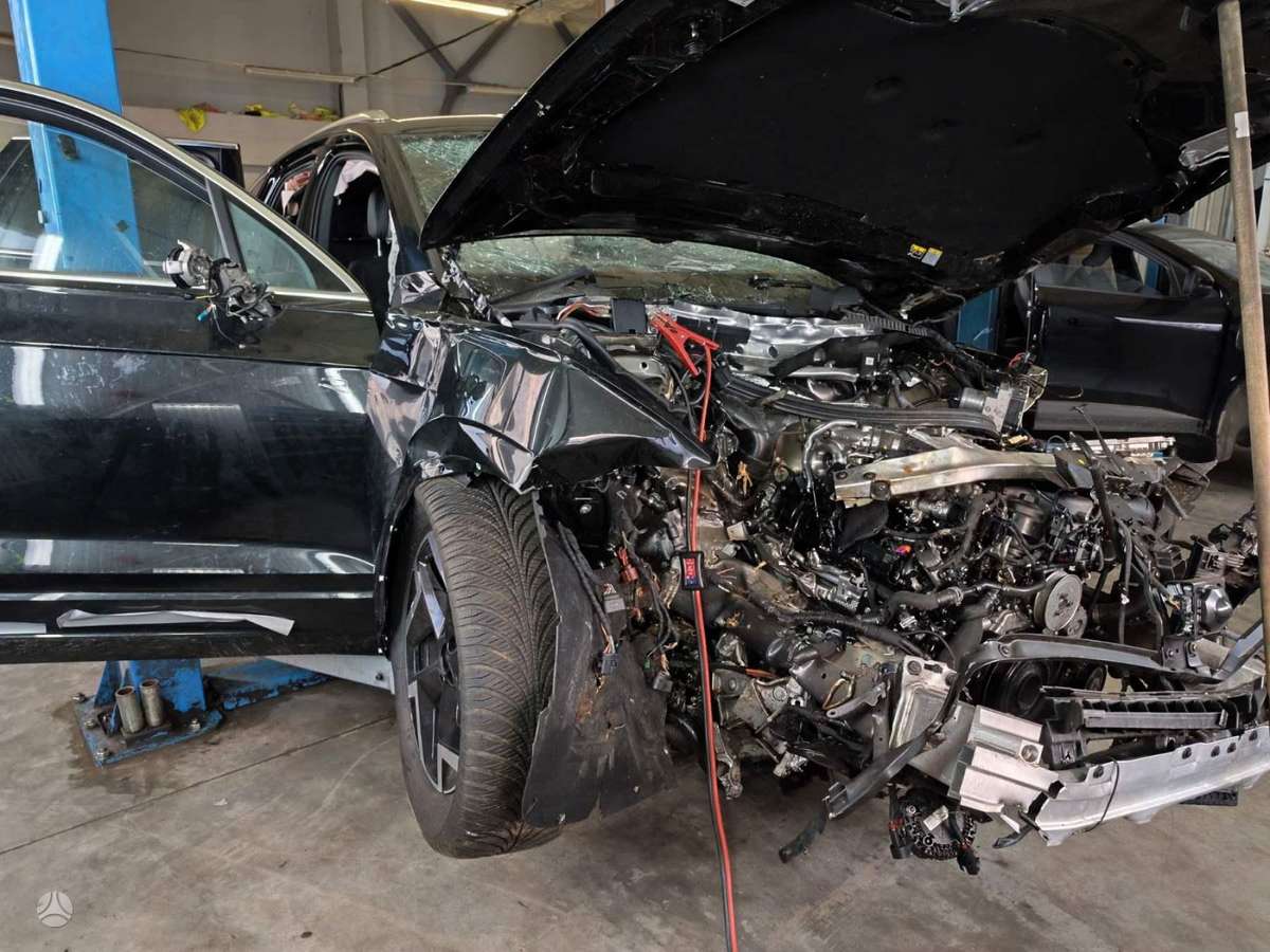Volkswagen Touareg dalimis