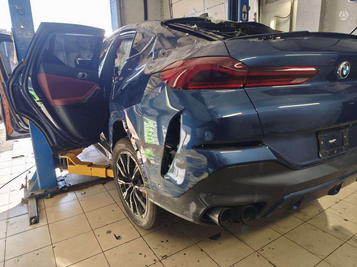 BMW X6 M dalimis