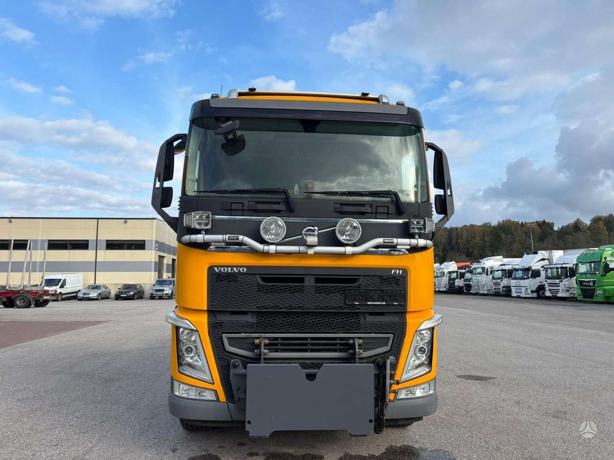 Volvo FH540, hooklift trucks